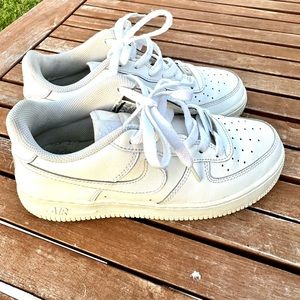 Nike Air Force 1 low GS kids Sz 5Y 314192-117